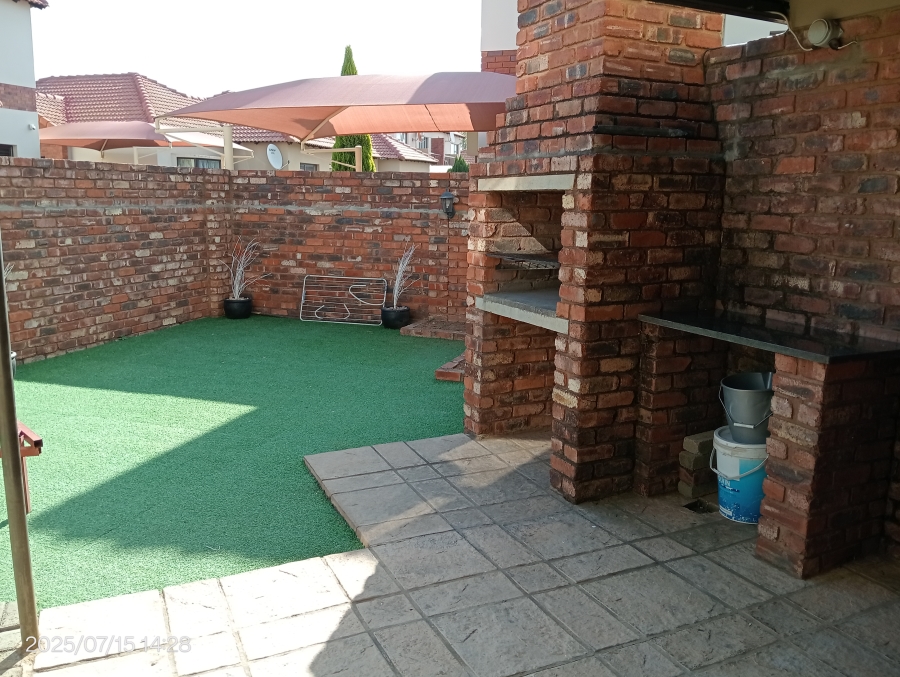 To Let 3 Bedroom Property for Rent in Waterval East North West